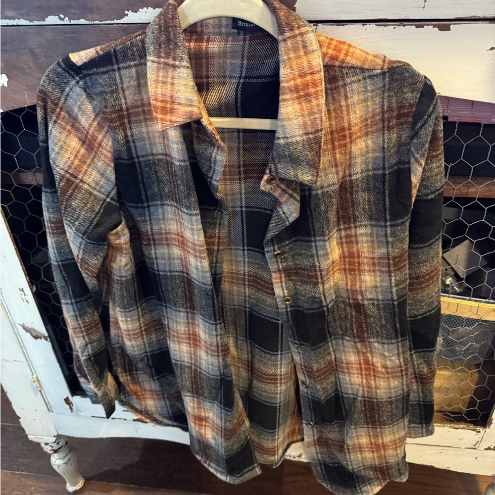 Light weight comfortable Plaid Flannel Schaket!